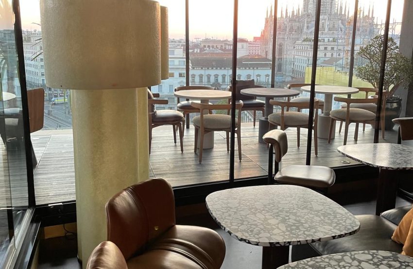 Tavolini in marmo con vista Duomo