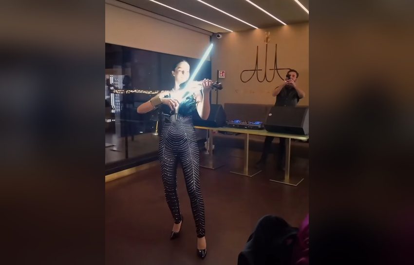 Violin_850x544_blurpad